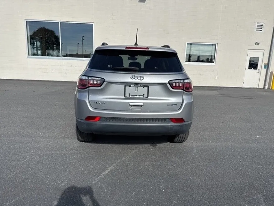 2017 Jeep Compass Latitude photo 1