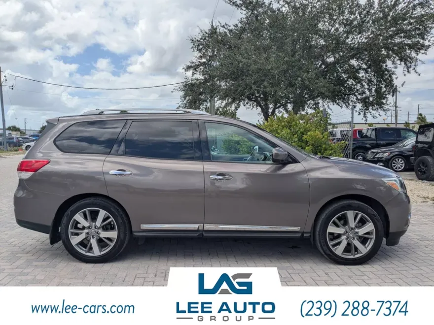2013 Nissan Pathfinder Platinum photo 1