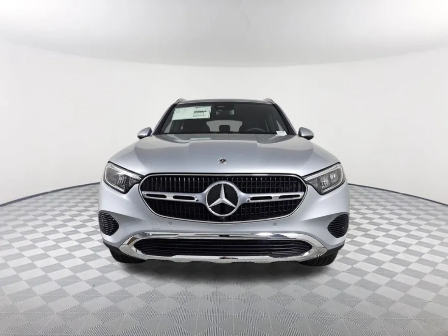 2025 Mercedes Benz GLC 300 photo 2
