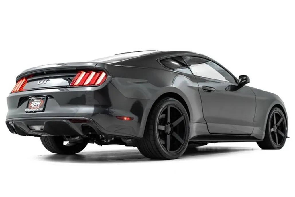 2017 Ford Mustang GT photo 1