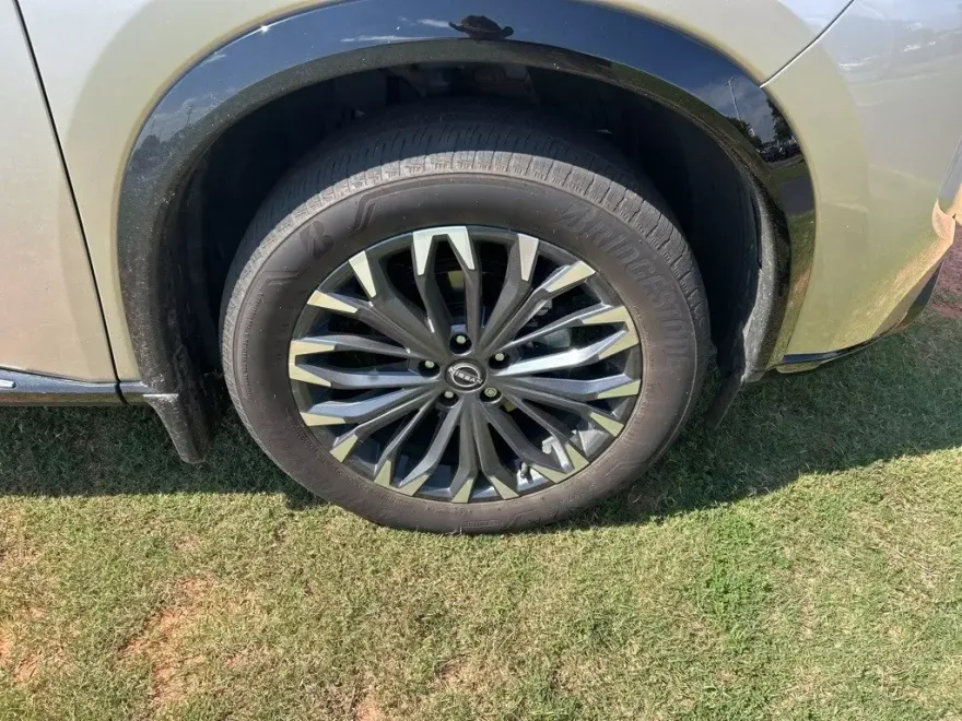 2024 Nissan Rogue Platinum photo 1