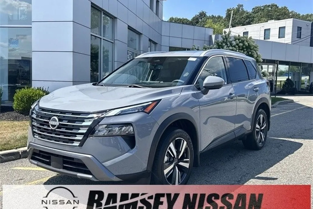 2024 Nissan Rogue SL photo 1