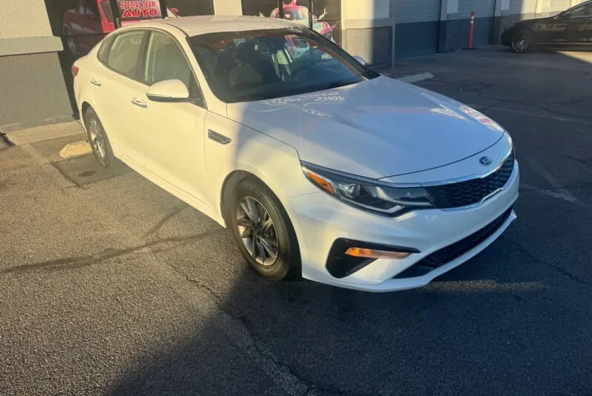 2020 Kia Optima LX SE photo 1