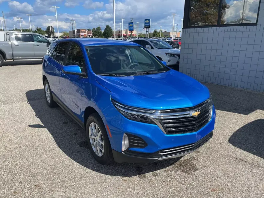 2024 Chevrolet Equinox LT photo 1