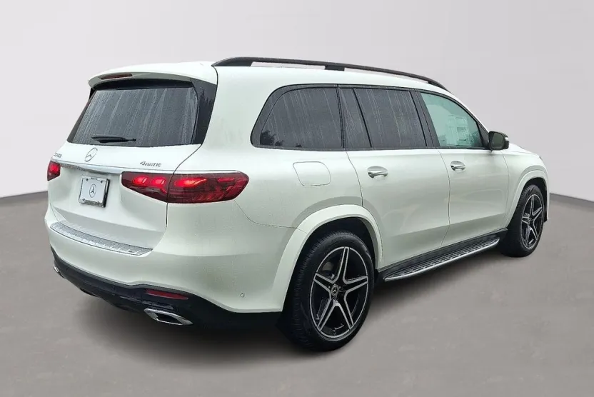2026 Mercedes Benz GLS 450 4MATIC photo 1