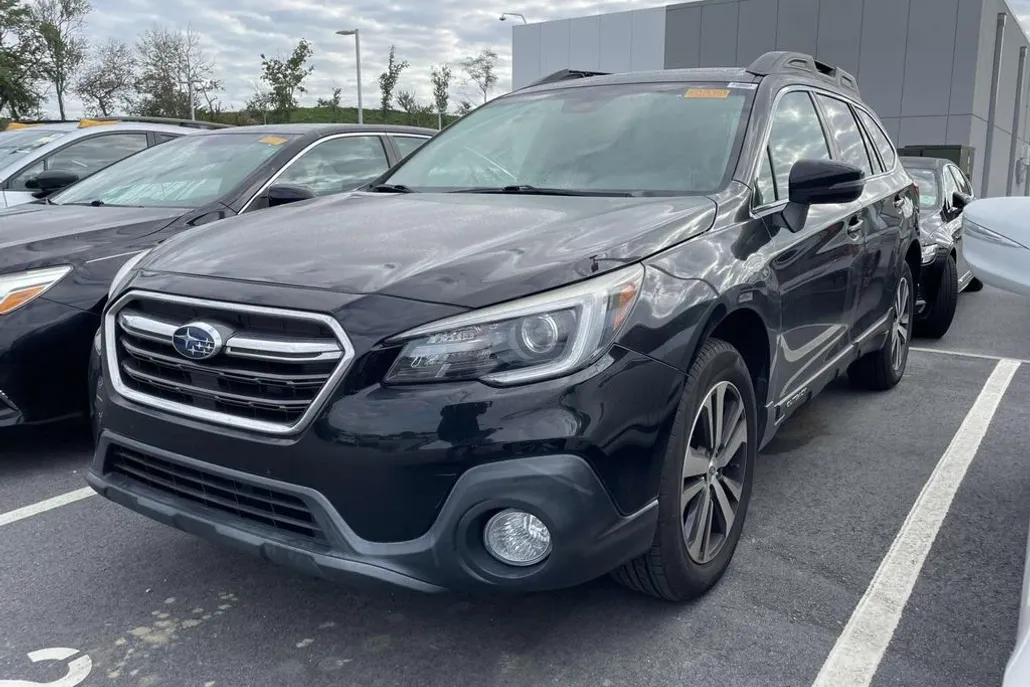 2018 Subaru Outback Limited photo 1