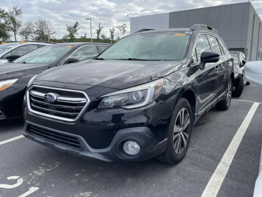 2018 Subaru Outback Limited photo 1