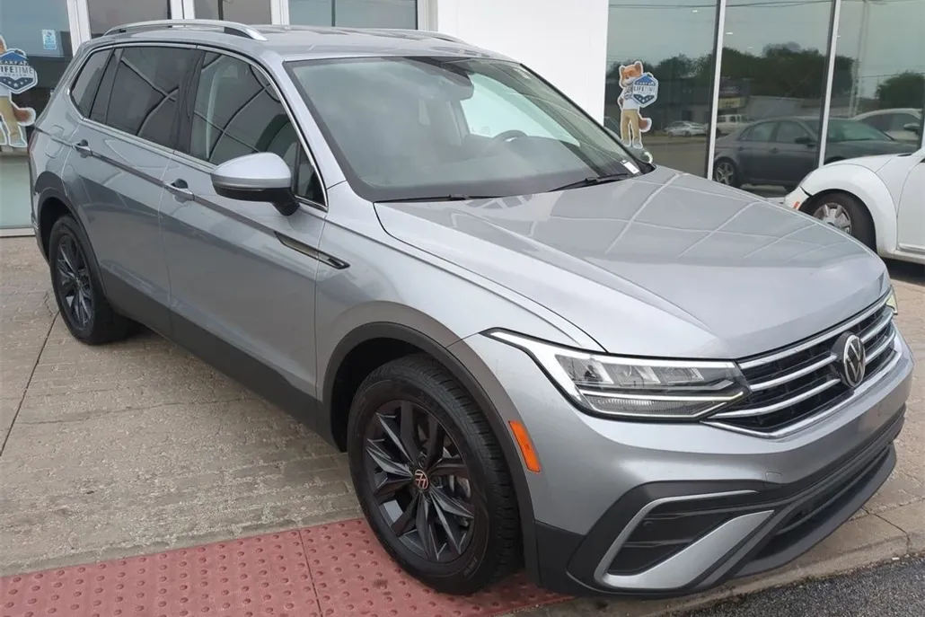 2022 Volkswagen Tiguan SE photo 1
