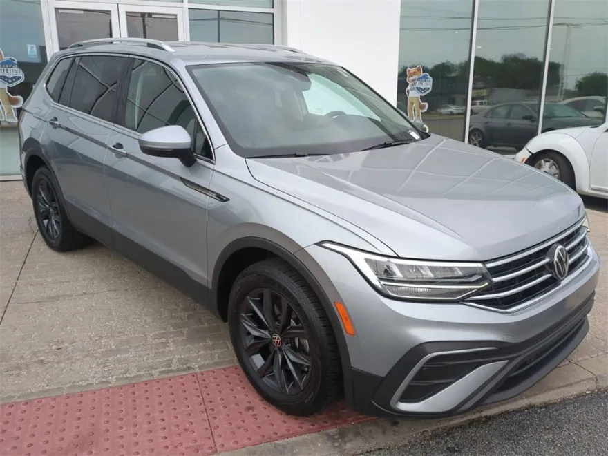 2022 Volkswagen Tiguan SE photo 1