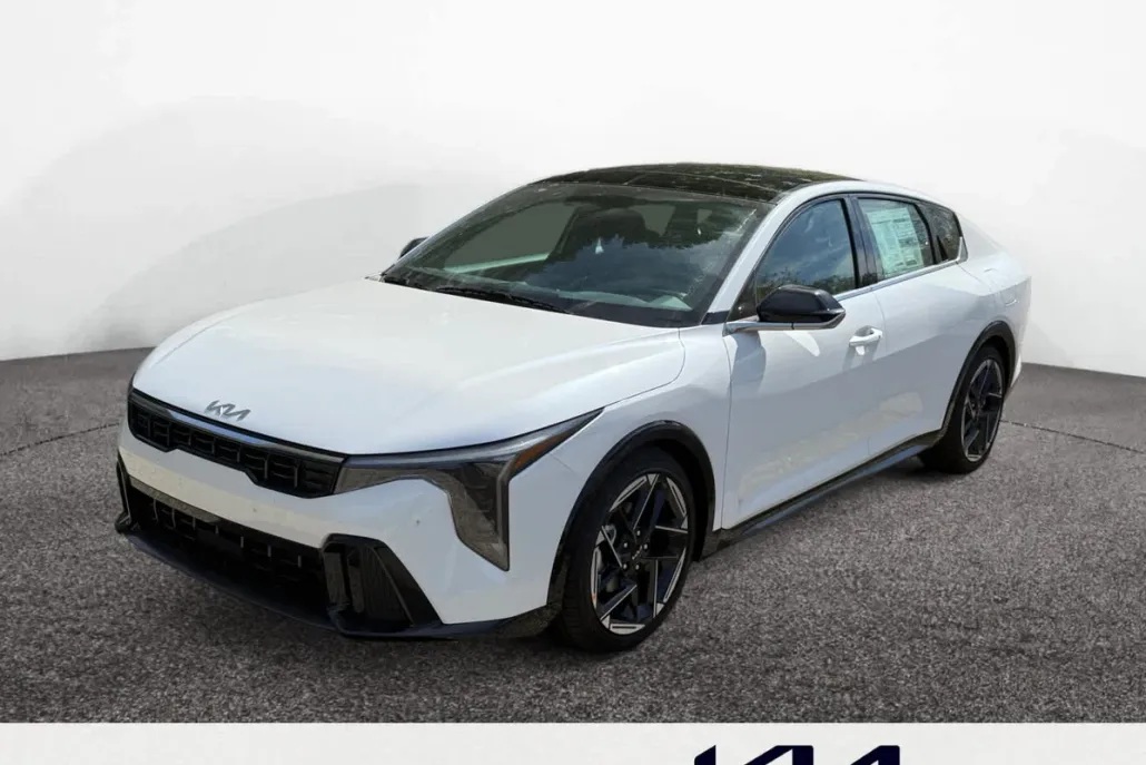 2025 Kia K4 GT-Line photo 1