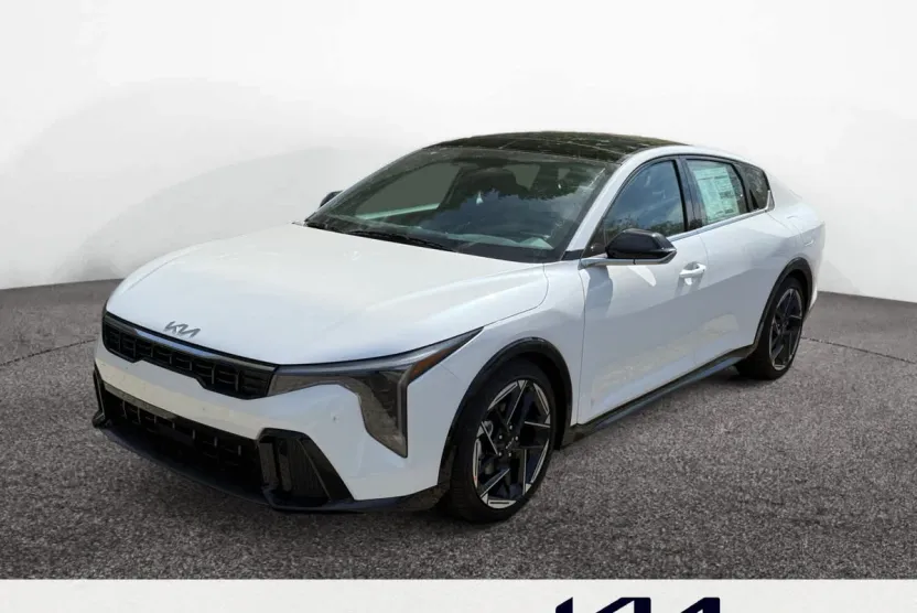 2025 Kia K4 GT-Line photo 1