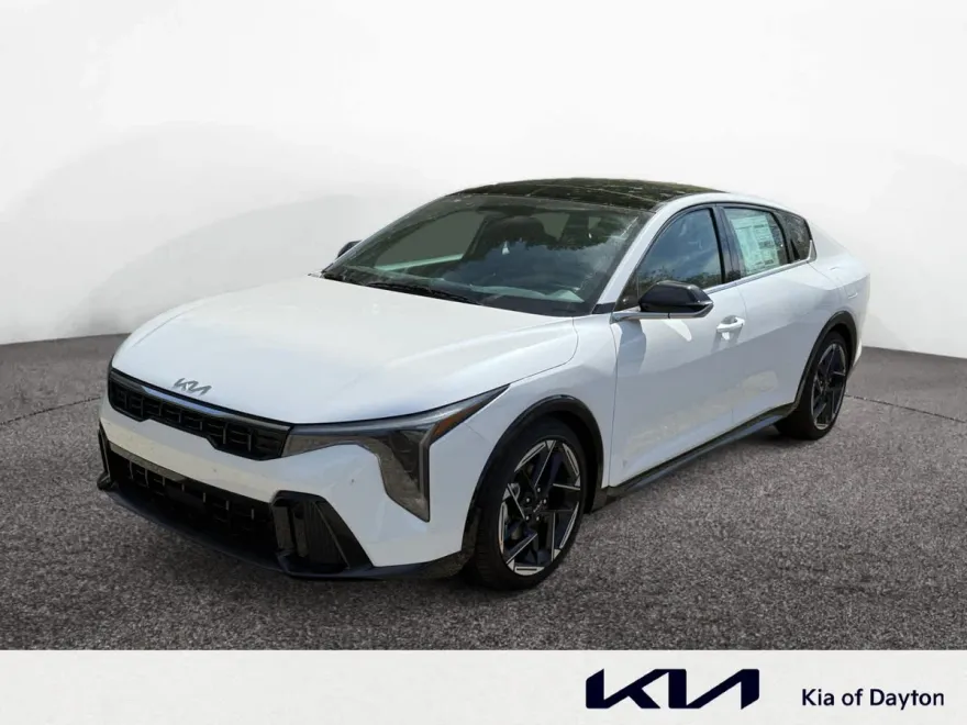 2025 Kia K4 GT-Line photo 1
