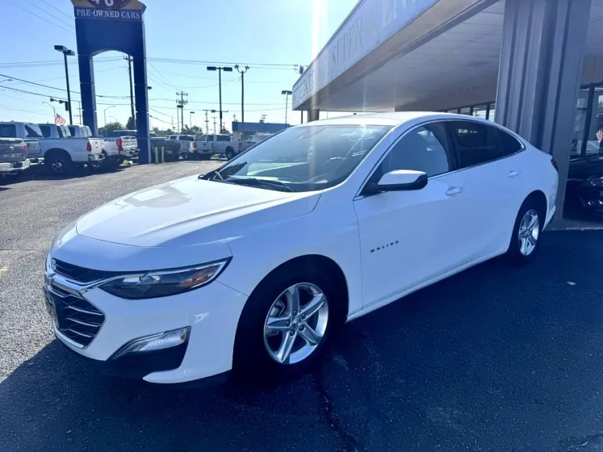 2021 Chevrolet Malibu photo 1