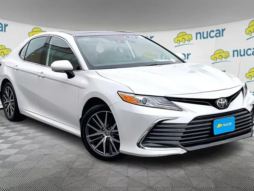 2023 Toyota Camry XLE photo 1