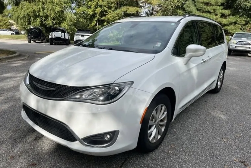 2018 Chrysler Pacifica Touring L photo 1