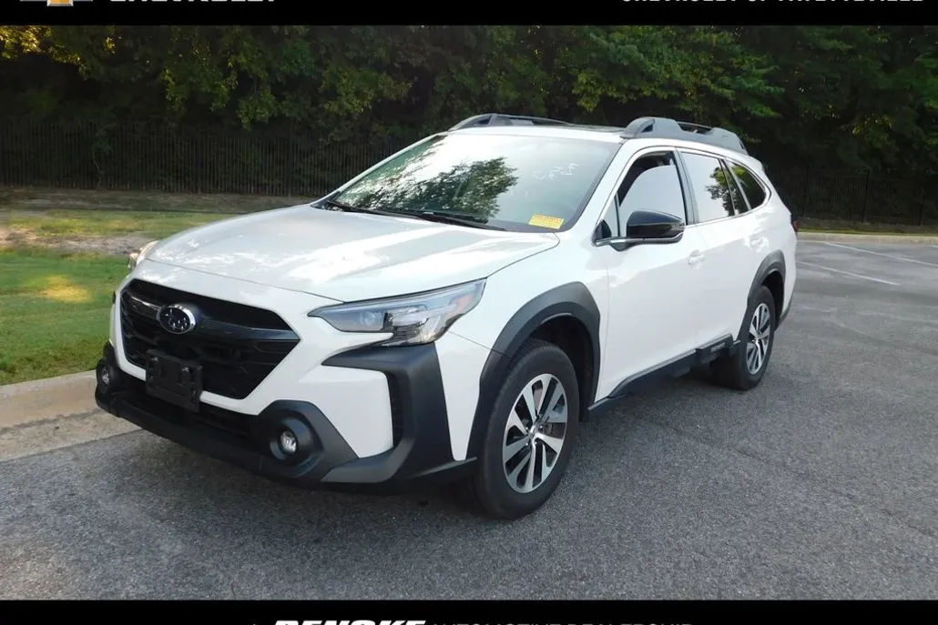 2025 Subaru Outback Premium photo 1