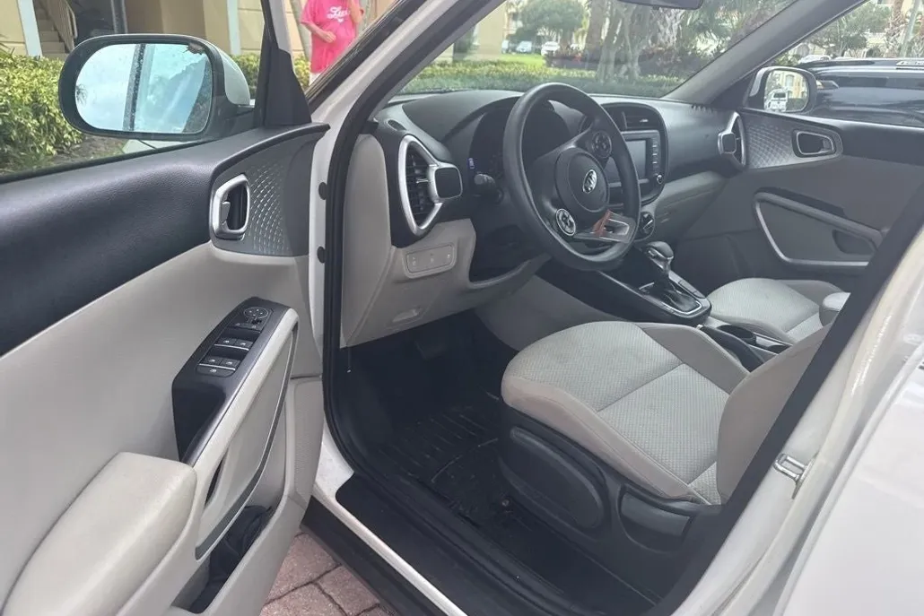 2020 Kia Soul LX photo 1