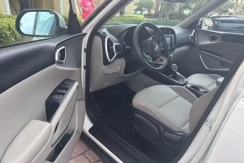 2020 Kia Soul LX photo 1