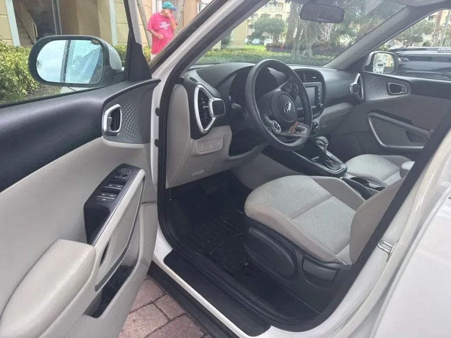 2020 Kia Soul LX photo 1