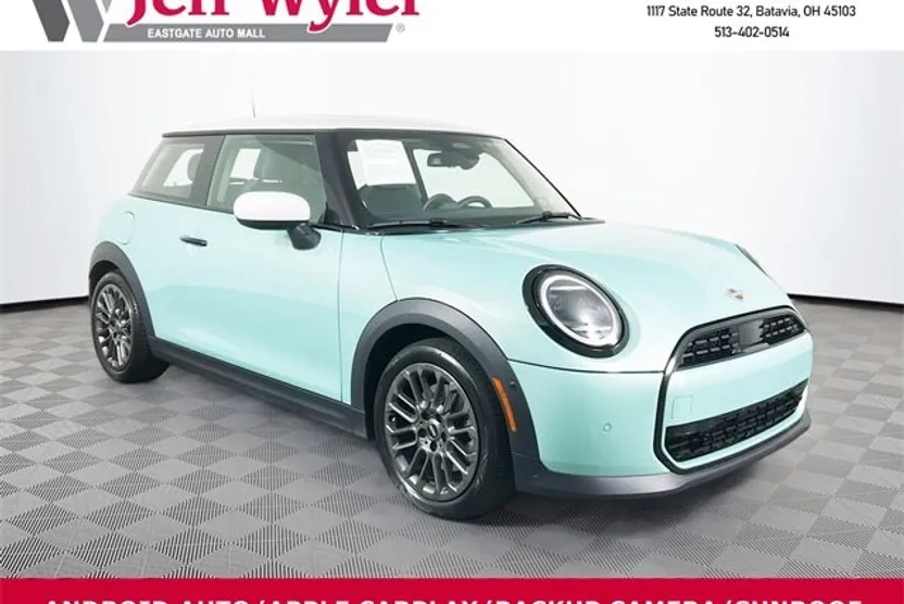 2025 Mini Cooper 2 Door Hardtop Signature photo 1