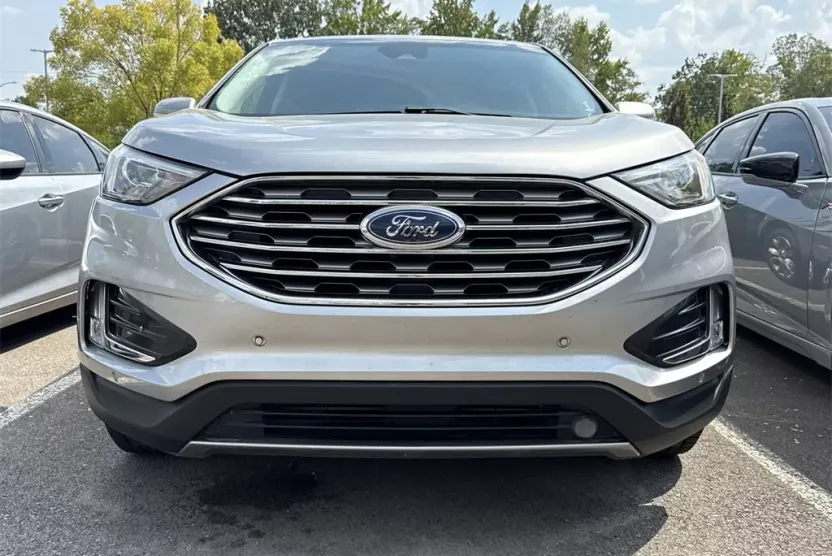 2022 Ford Edge Titanium photo 1