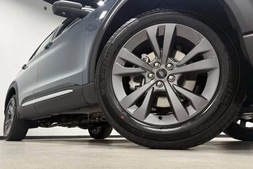 2025 Ford Explorer Platinum photo 1