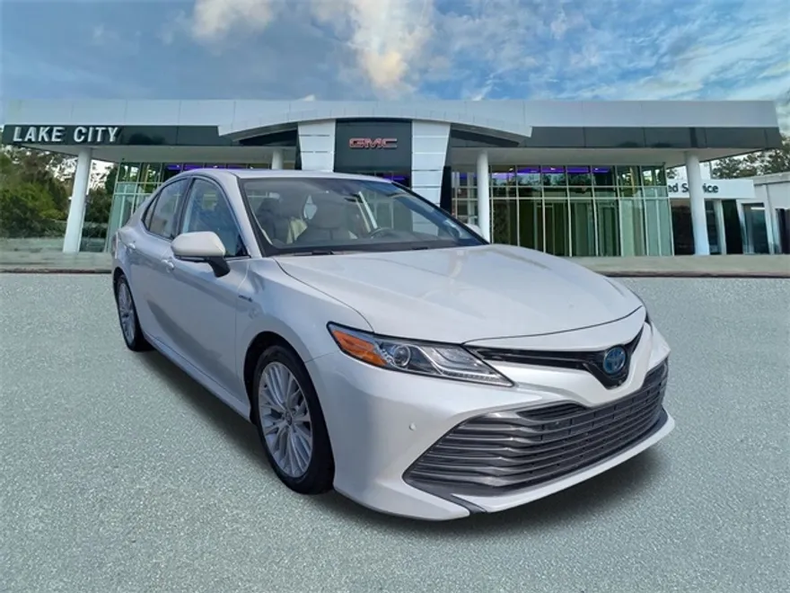 2020 Toyota Camry Hybrid XLE photo 1