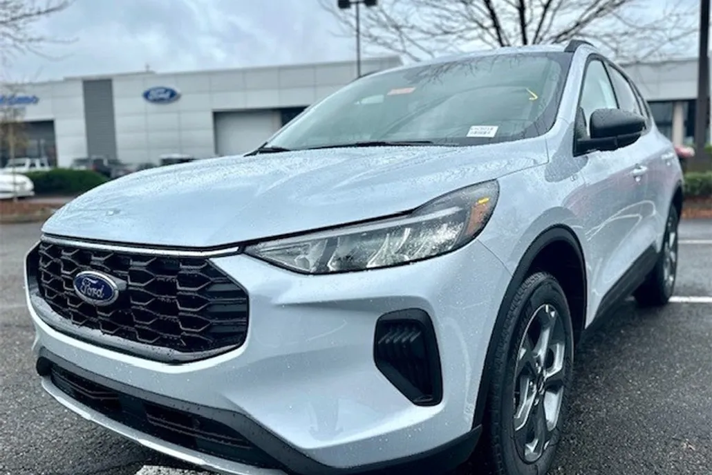 2025 Ford Escape ST-Line photo 1