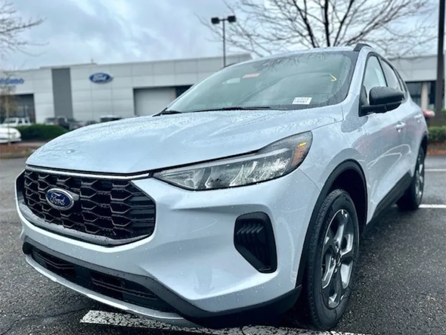 2025 Ford Escape ST-Line photo 1