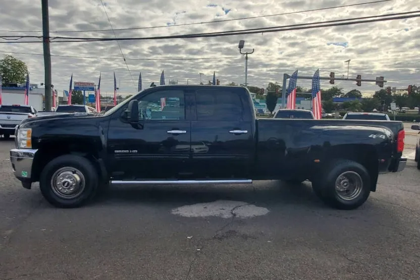 2013 Chevrolet Silverado 3500HD LT photo 1
