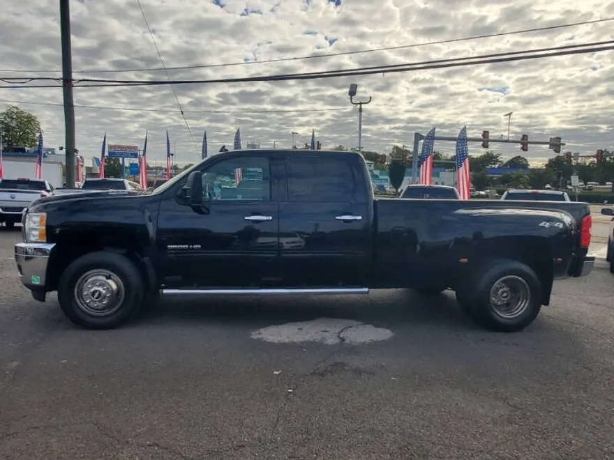 2013 Chevrolet Silverado 3500HD LT photo 1