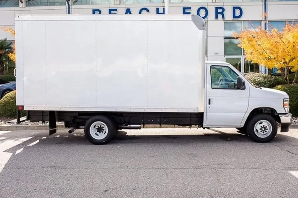 2025 Ford E-350 photo 1