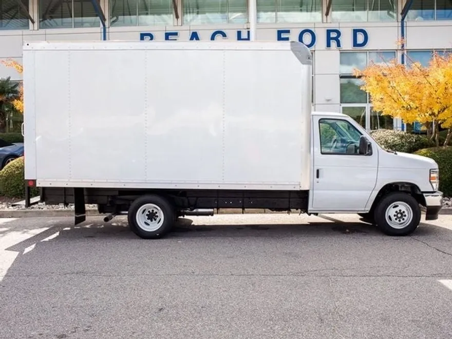 2025 Ford E-350 photo 1