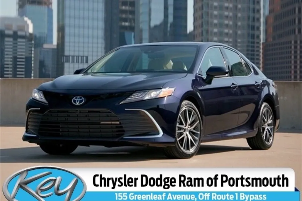 2024 Toyota Camry SE photo 1