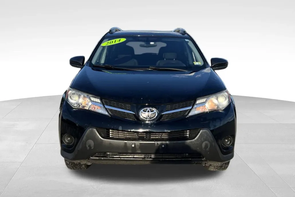 2014 Toyota RAV4 LE photo 1