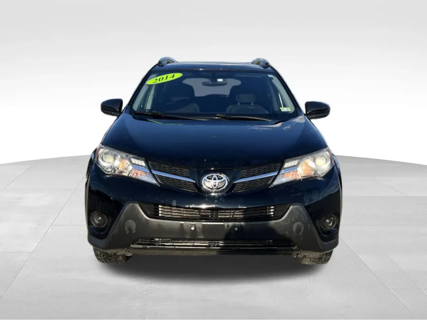 2014 Toyota RAV4 LE photo 1