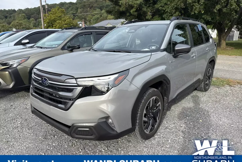 2025 Subaru Forester Premium photo 1