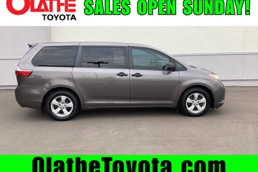 2015 Toyota Sienna L photo 1