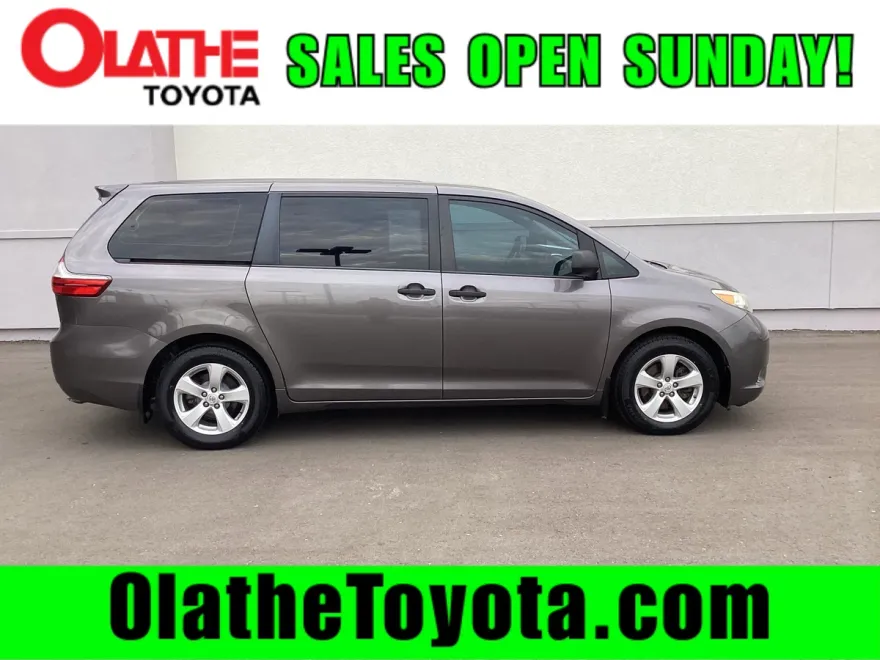 2015 Toyota Sienna L photo 1