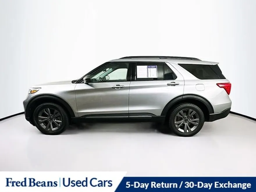 2021 Ford Explorer XLT photo 1