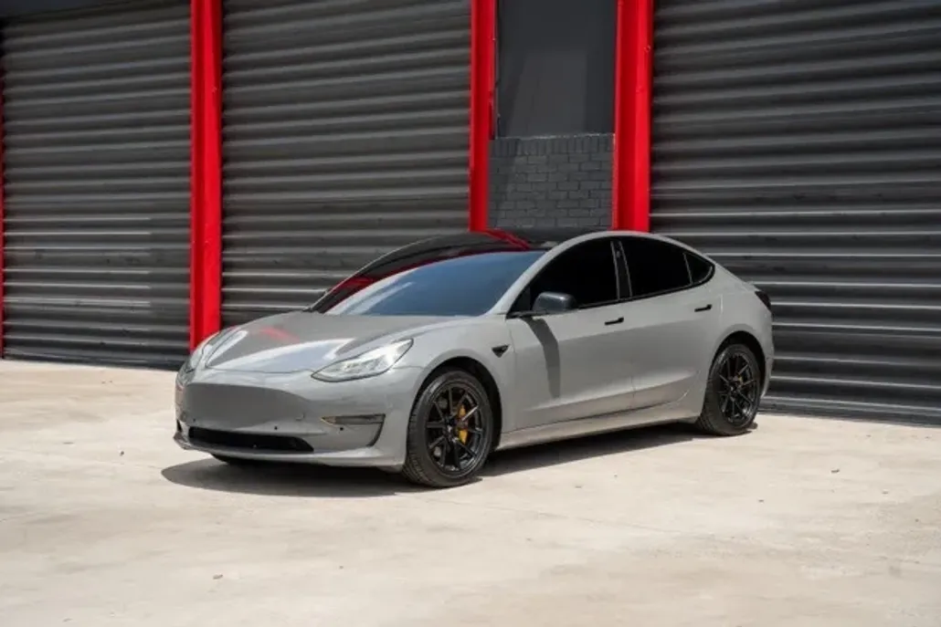 2019 Tesla Model 3 Mid Range photo 1