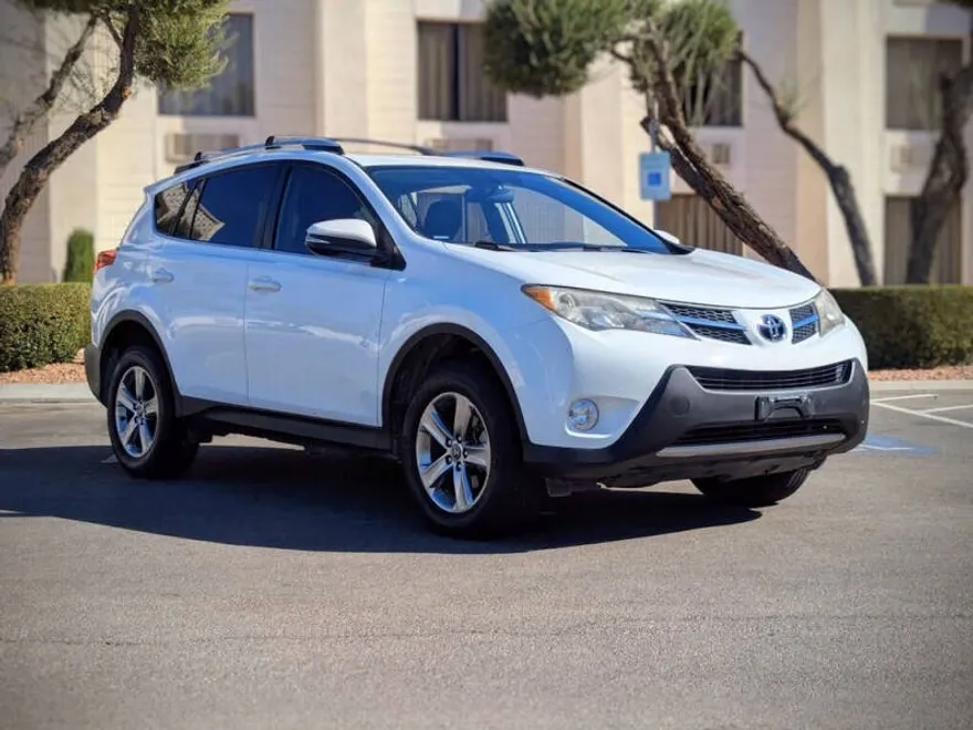 2015 Toyota RAV4 XLE photo 1