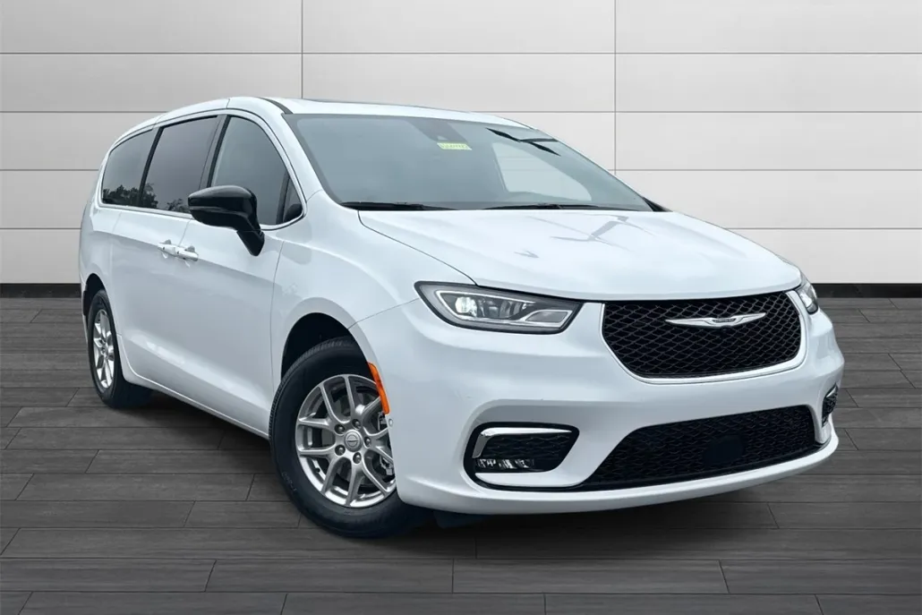 2025 Chrysler Pacifica photo 1