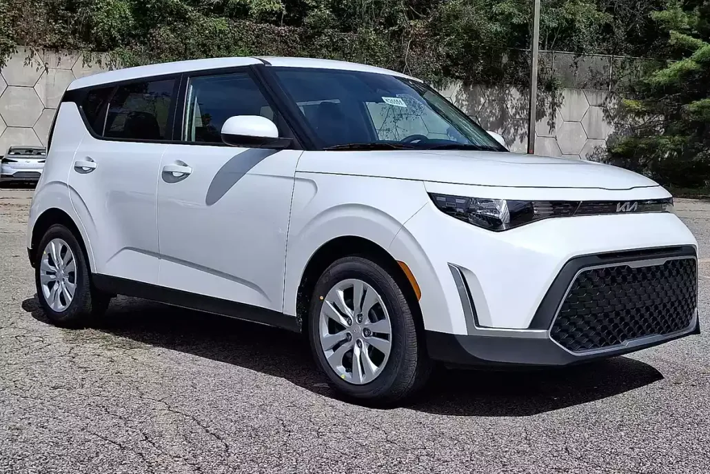2025 Kia Soul LX photo 1