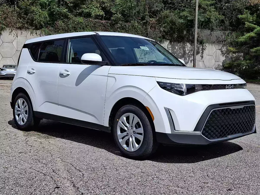 2025 Kia Soul LX photo 1