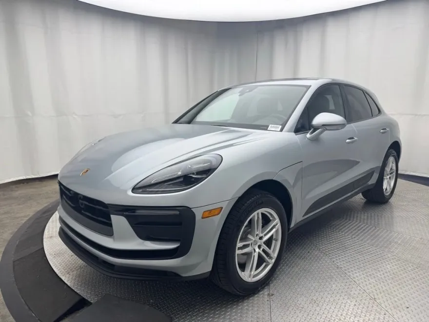 2025 Porsche Macan Base photo 1