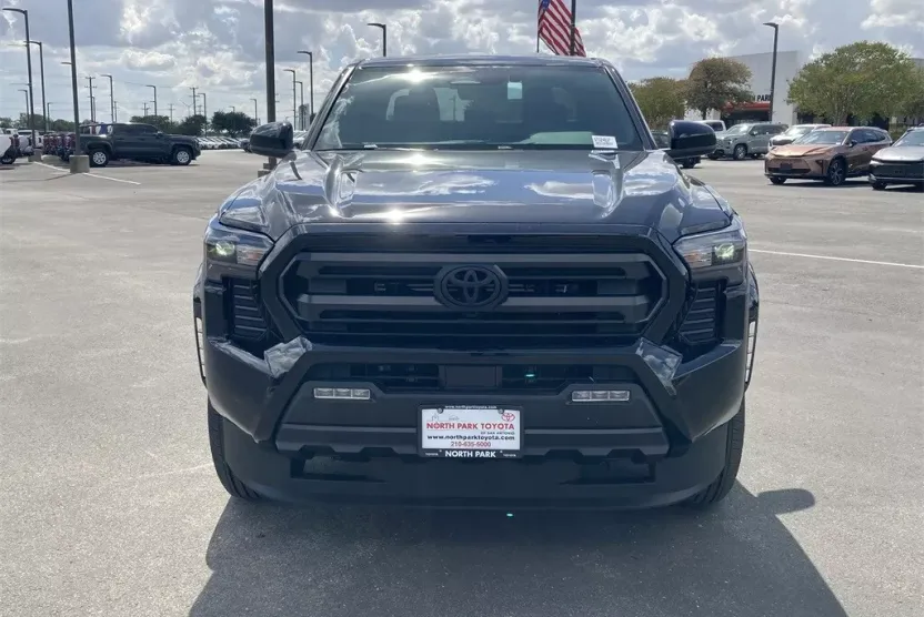 2025 Toyota Tacoma SR5 photo 1