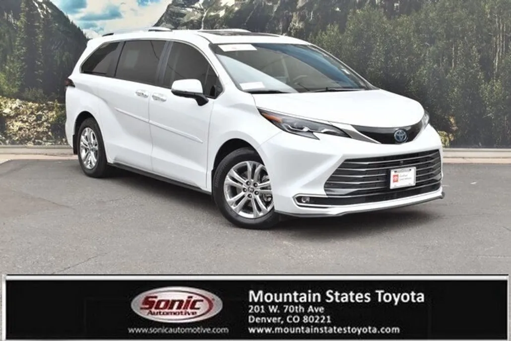 2024 Toyota Sienna Platinum photo 1