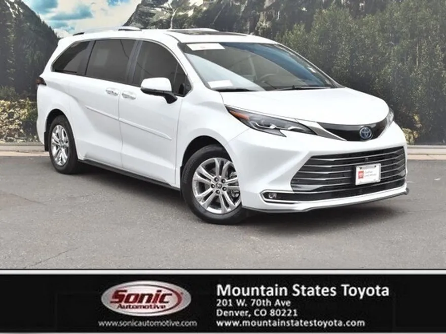 2024 Toyota Sienna Platinum photo 1