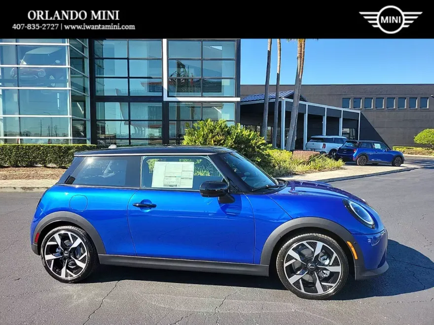 2025 Mini Cooper 2 Door Hardtop Iconic photo 1